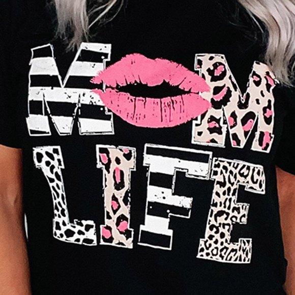 #momlife tee in black leopard lips - Picture 2 of 7